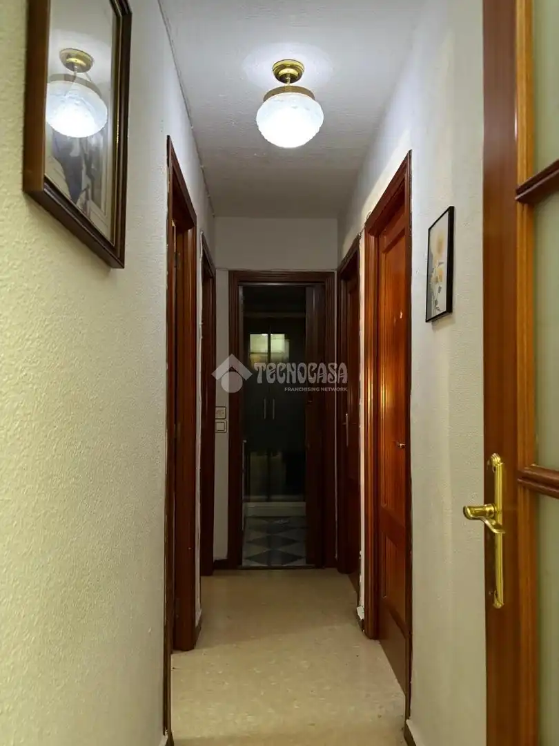 Flat for sale in Sevilla  with Air Conditioner and Balcony