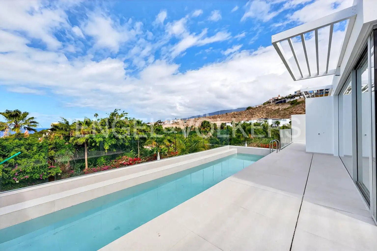 Vista exterior de Casa o chalet en venta en Adeje con Aire acondicionado, Terraza y Piscina