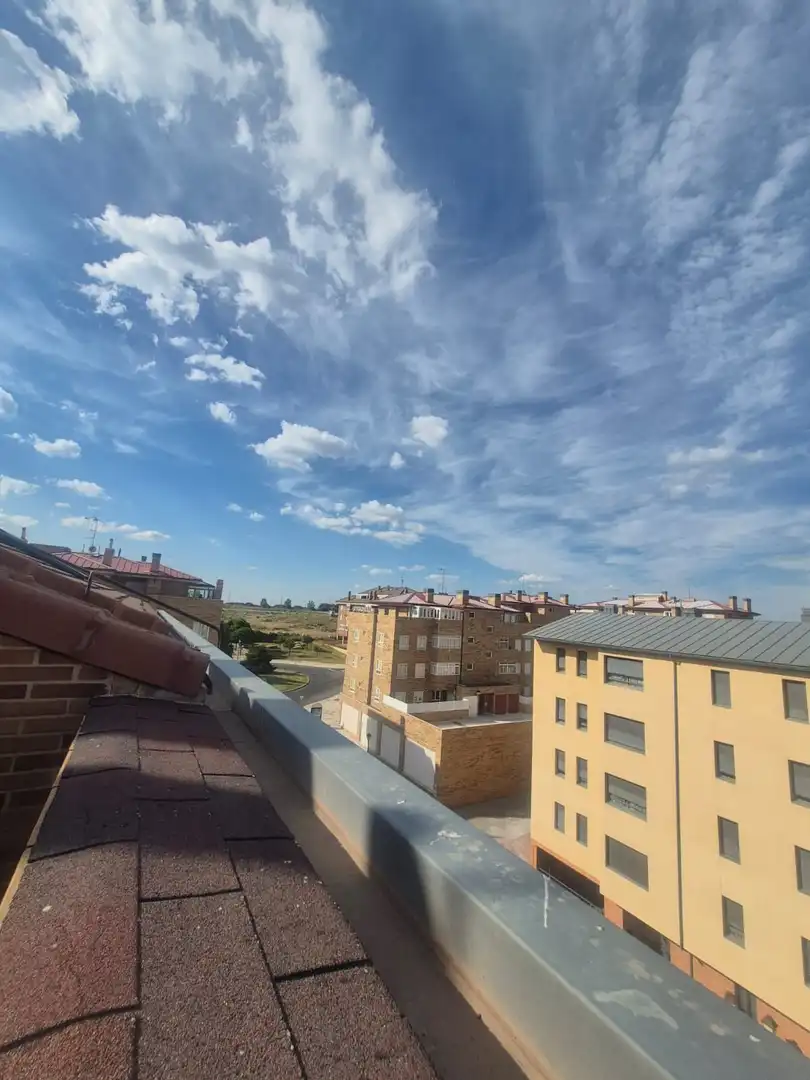 Vista exterior de Àtic en venda en Ávila amb Calefacció, Terrassa i Traster