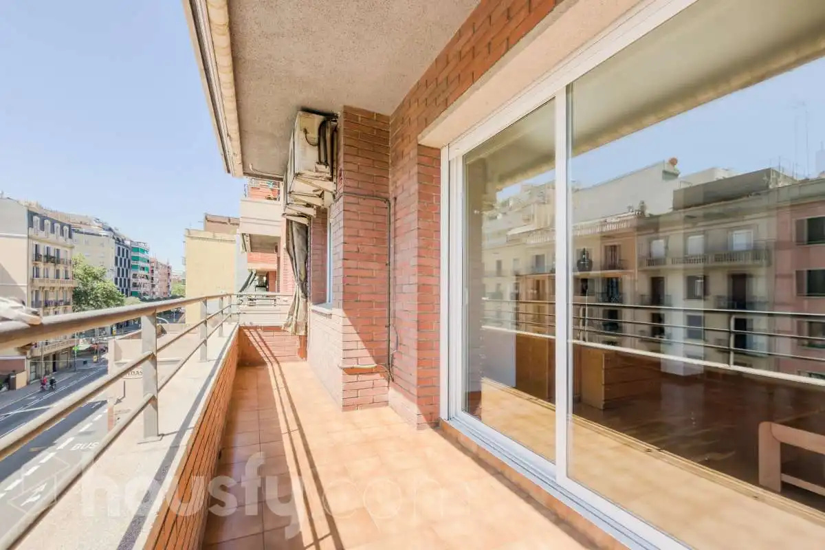 Piso con terraza en venta en Calle Aragó .