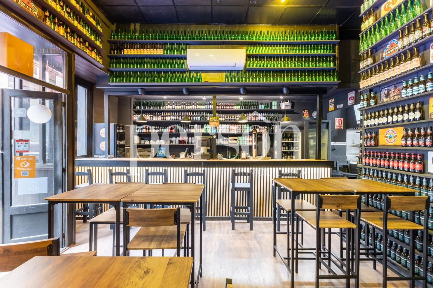 Premises for sale in  Valencia Capital  with Air Conditioner