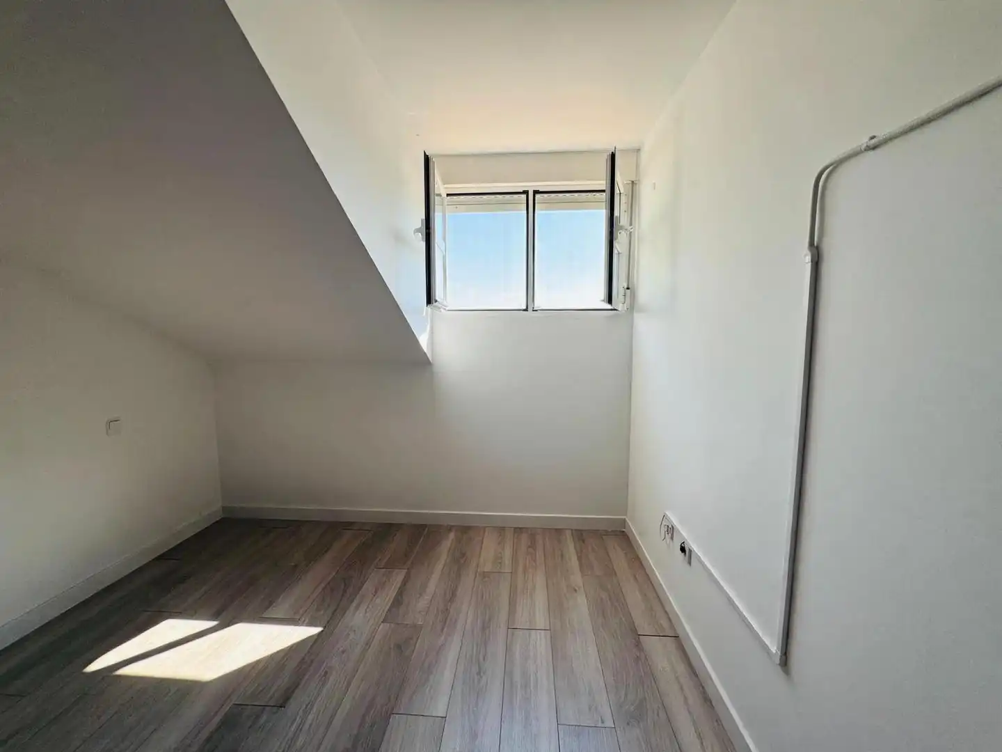 Schlafzimmer von Maisonette zur Miete in Sevilla la Nueva mit Heizung, Ofen und Gemeinschaftspool