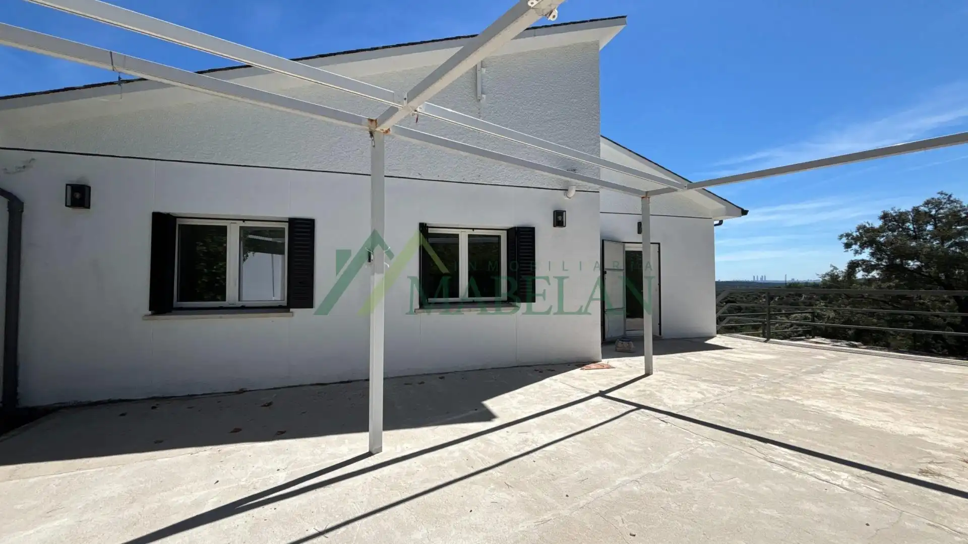 Vista exterior de Casa o chalet en venta en Las Rozas de Madrid con Piscina comunitaria