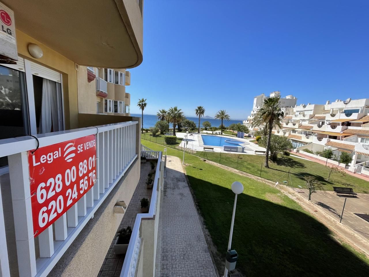 Vista exterior de Apartament en venda en La Manga del Mar Menor amb Aire condicionat, Calefacció i Jardí privat
