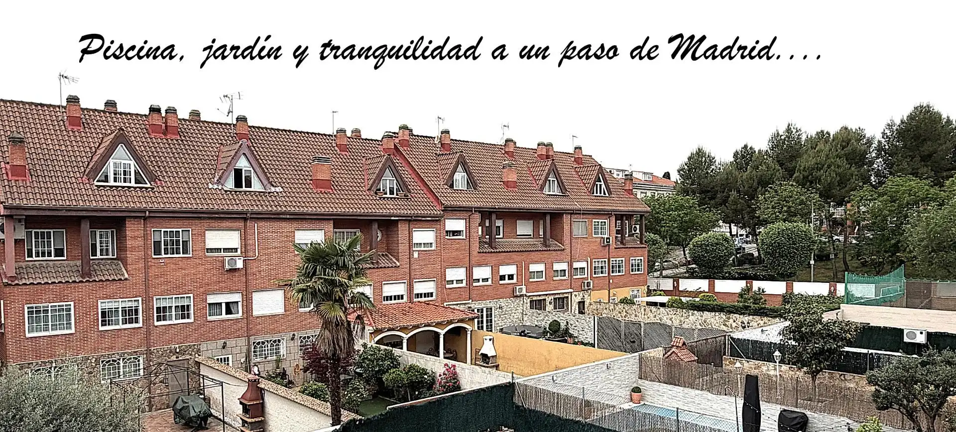 Vista exterior de Casa adosada en venta en Velilla de San Antonio con Aire acondicionado, Calefacción y Jardín privado