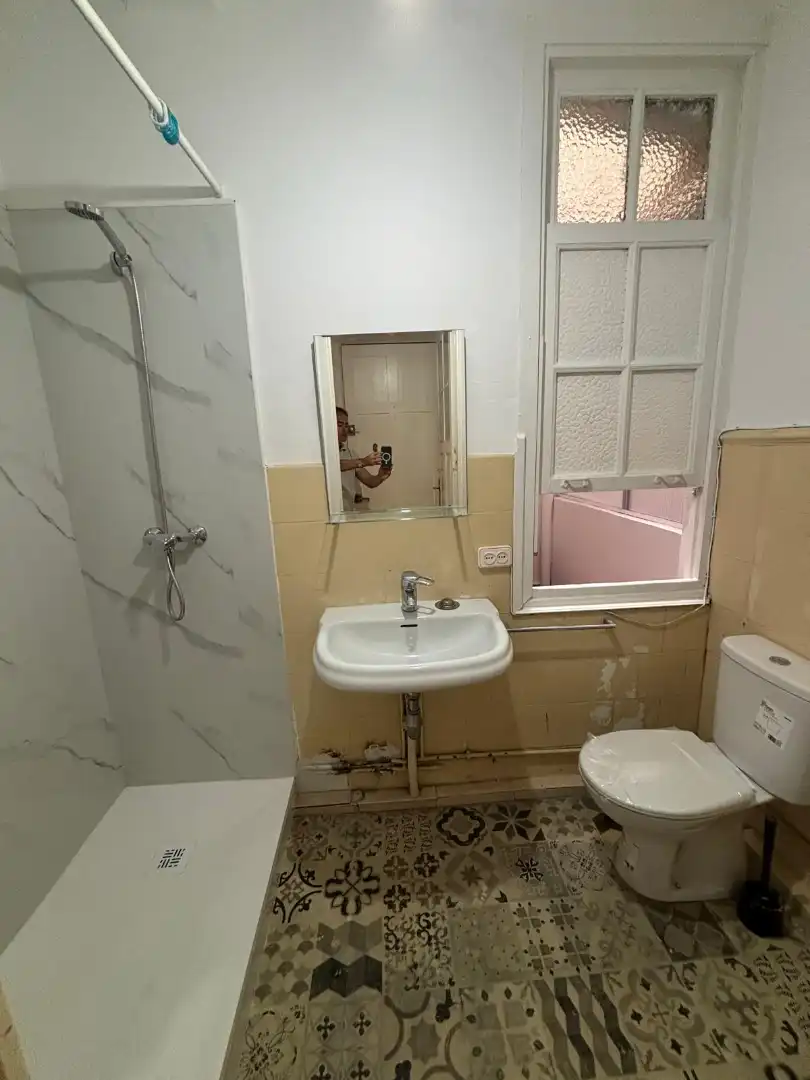 Bathroom of Flat for rent in A Coruña Capital   with Terrace, Oven and Washing machine