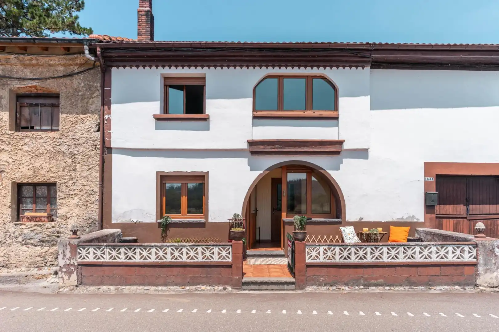 Vista exterior de Casa o chalet en venta en Sariego con Calefacción, Terraza y Amueblado