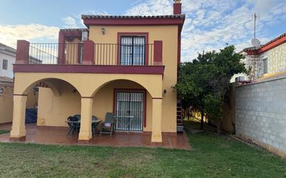 Vista exterior de Casa o xalet en venda en Bormujos amb Aire condicionat, Calefacció i Jardí privat