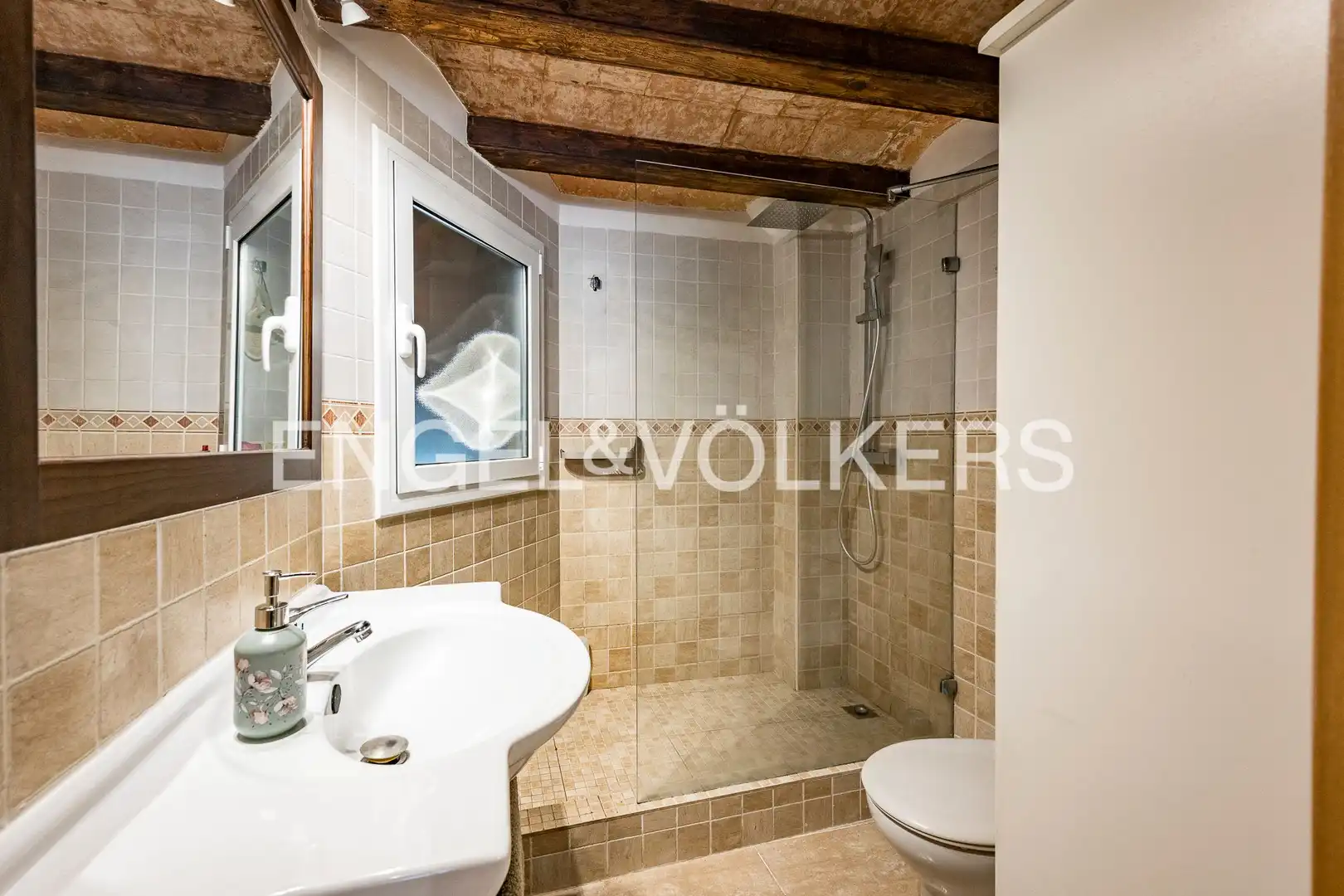 Bathroom of Flat for sale in Barcelona  with Heating and Parquet flooring