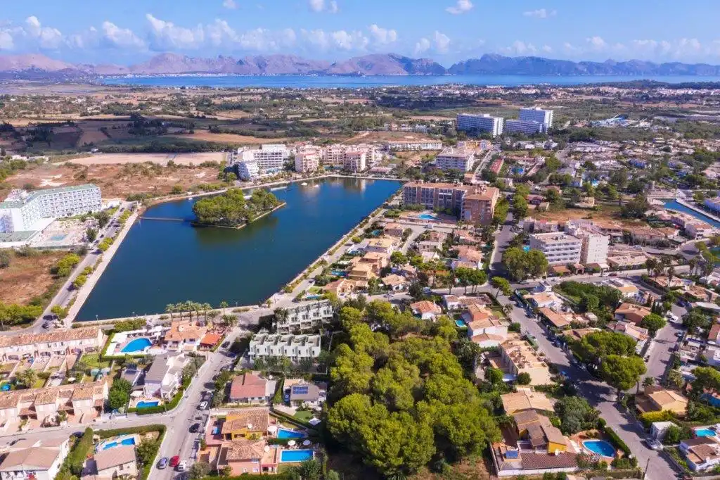 Außenansicht von Einfamilien-Reihenhaus zum Verkauf in Alcúdia mit Klimaanlage, Terrasse und Schwimmbad