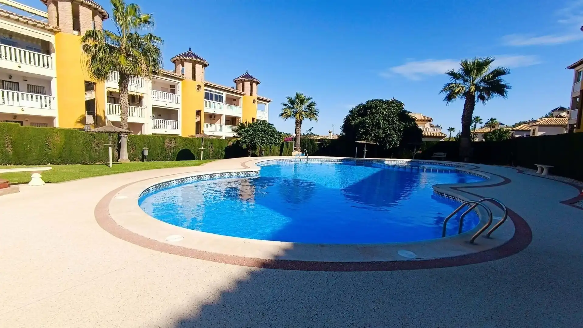 Schwimmbecken von Haus oder Chalet zum Verkauf in Orihuela mit Klimaanlage, Terrasse und Abstellraum