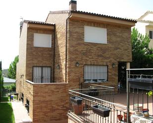 Vista exterior de Casa o xalet en venda en Torrelodones amb Calefacció, Jardí privat i Terrassa