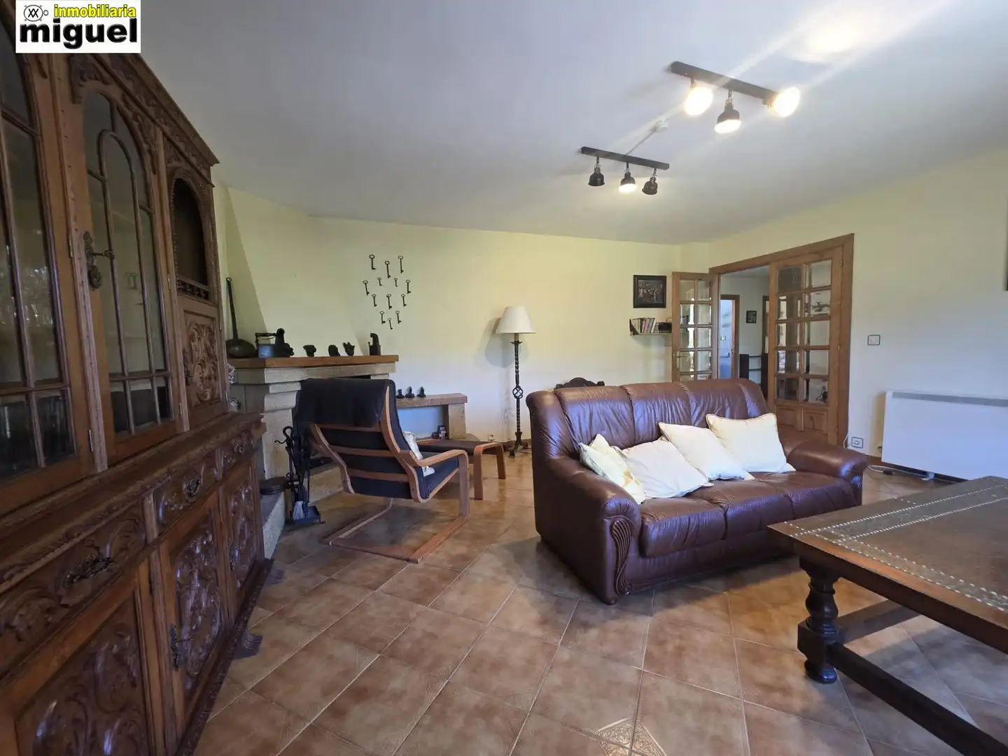Sala d'estar de Casa o xalet en venda en Llanes amb Calefacció, Jardí privat i Terrassa