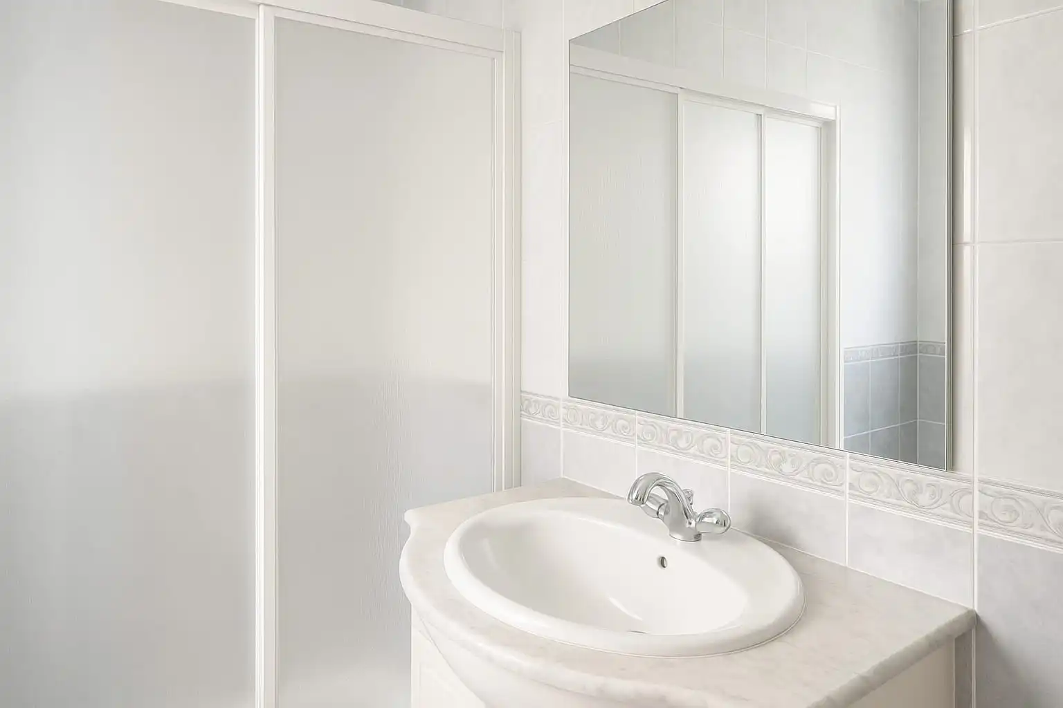 Baño de Piso en venta en Albacete con Calefacción, Balcón y Internet