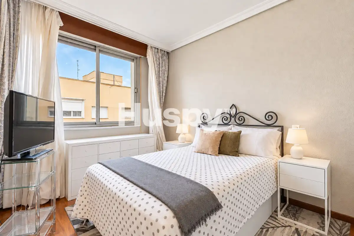 Piso con ascensor en venta en Calle Guzman el Bueno, imagen 9