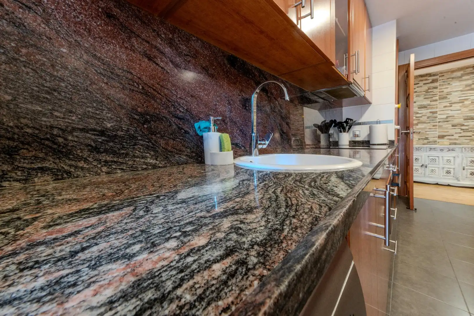 Cocina de Planta baja en venta en Sabadell con Aire acondicionado, Calefacción y Jardín privado