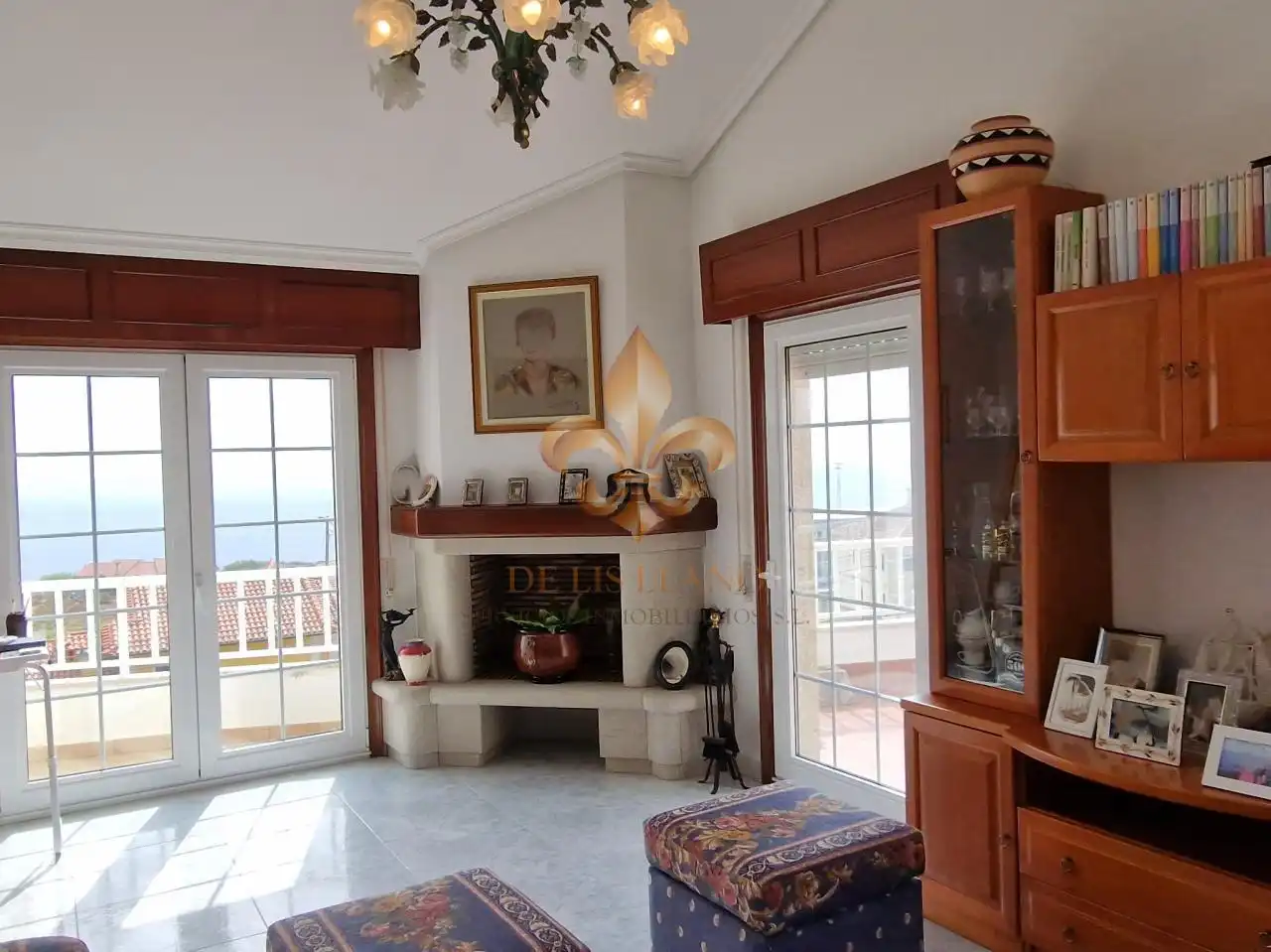 Sala de estar de Piso en venta en Oia con Calefacción, Terraza y Amueblado