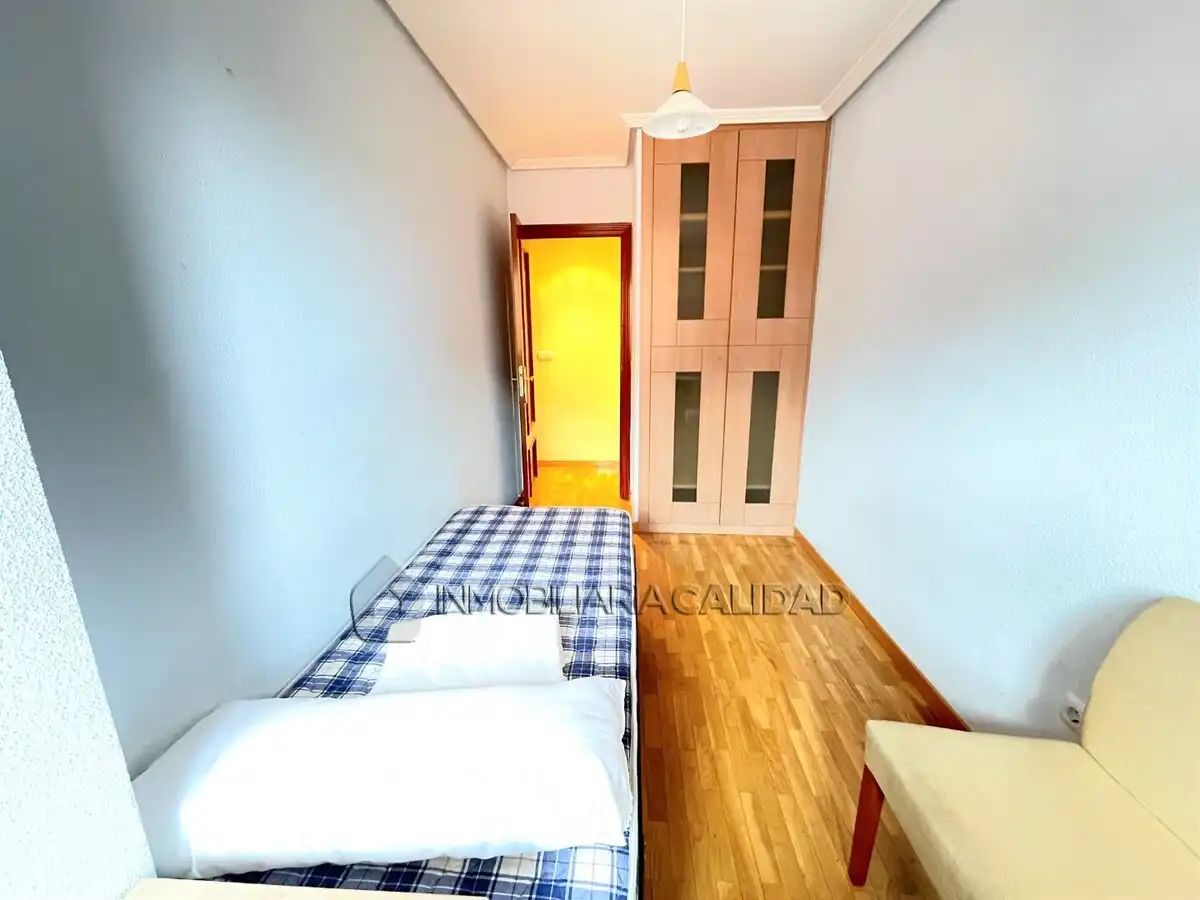Habitación de Piso de alquiler en Burgos con Calefacción, Trastero y Amueblado