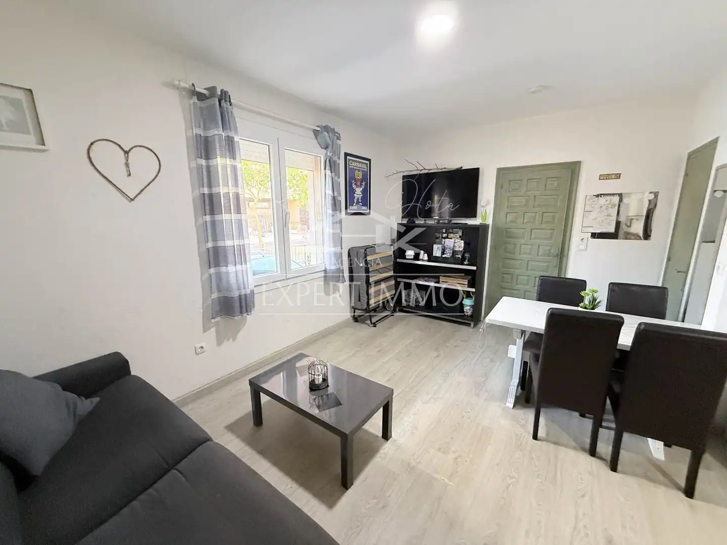 Vista exterior de Apartamento en venta en Roses con Amueblado y Piscina comunitaria