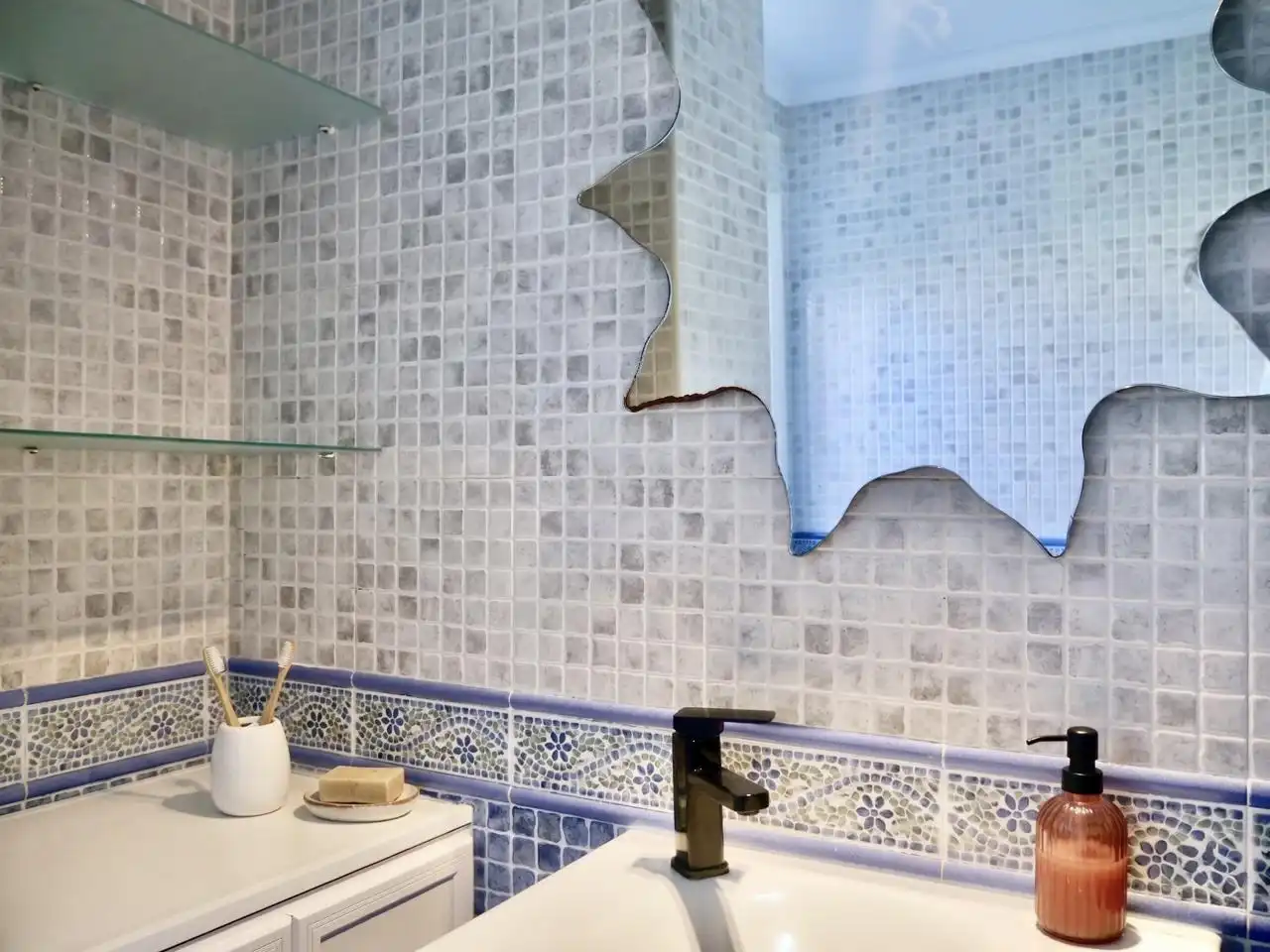 Bathroom of Flat for sale in La Rinconada  with Air Conditioner, Parquet flooring and Terrace