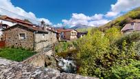 Vista exterior de Casa o xalet en venda en Polaciones amb Terrassa i Balcó