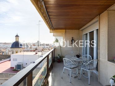Appartamento con balcone in affitto a Extramurs