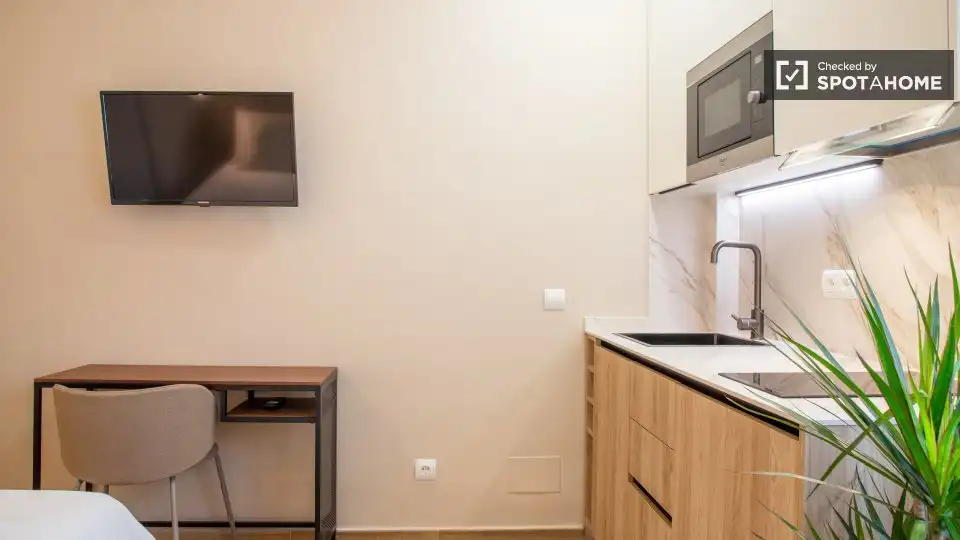 Flat for rent in Adelfas