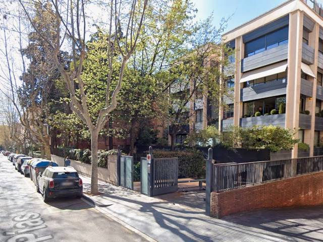 Garaje en Alquiler en Carrer de les Escoles Pies, 21 en Sant Gervasi- Galvany