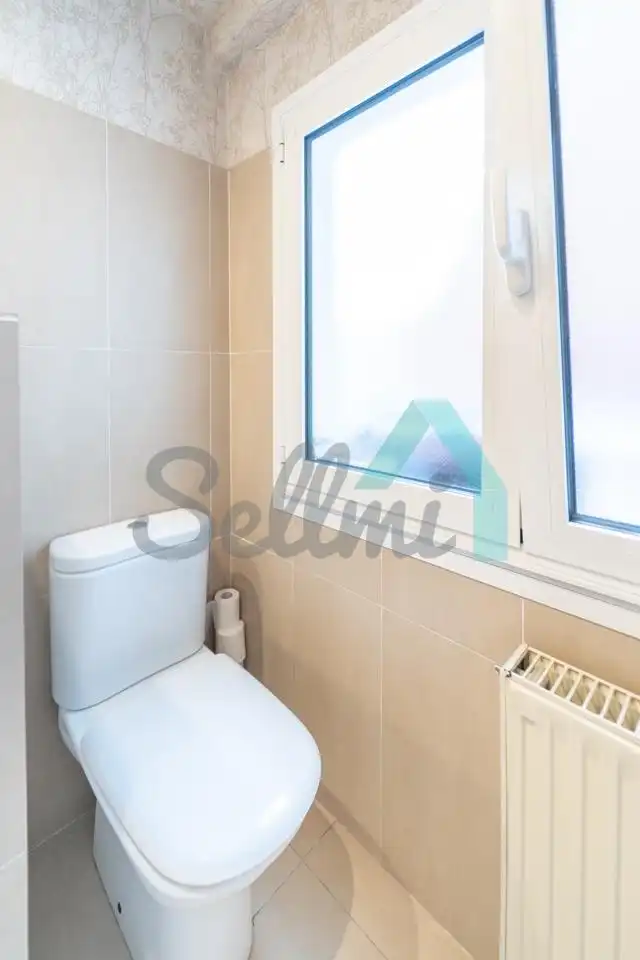 Bany de Dúplex en venda en Oviedo  amb Calefacció, Parquet i Traster