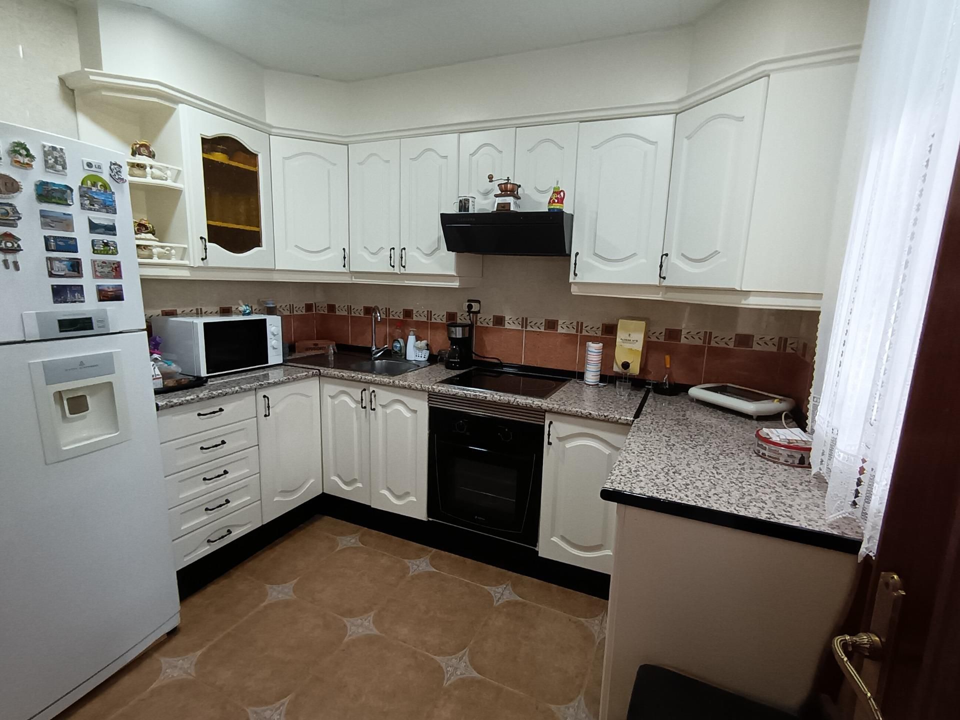 Cuina de Casa o xalet en venda en Puertollano amb Aire condicionat, Calefacció i Terrassa