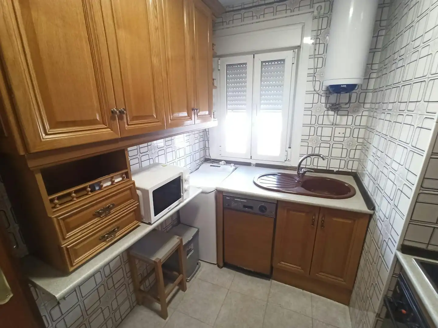 Kitchen of Flat for share in Madrid  with Heating, Furnished and Washing machine