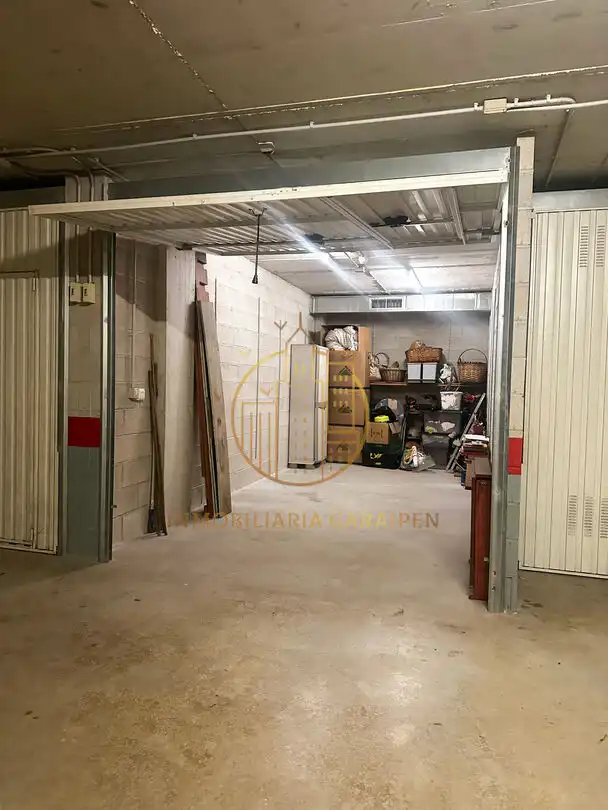 Garage for sale in Irura