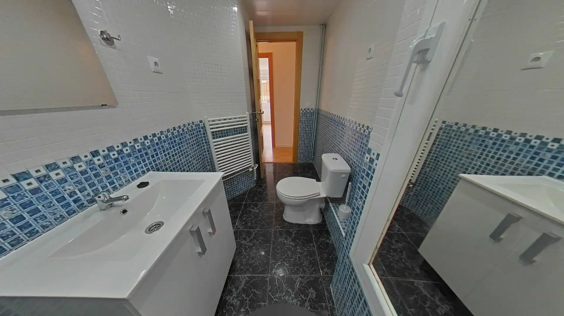 Bathroom of Flat for sale in L'Hospitalet de Llobregat  with Air Conditioner and Heating