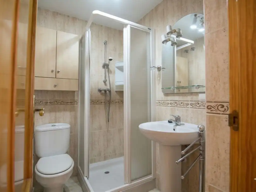 Bathroom of Flat for sale in Fuengirola  with Air Conditioner, Private garden and Terrace