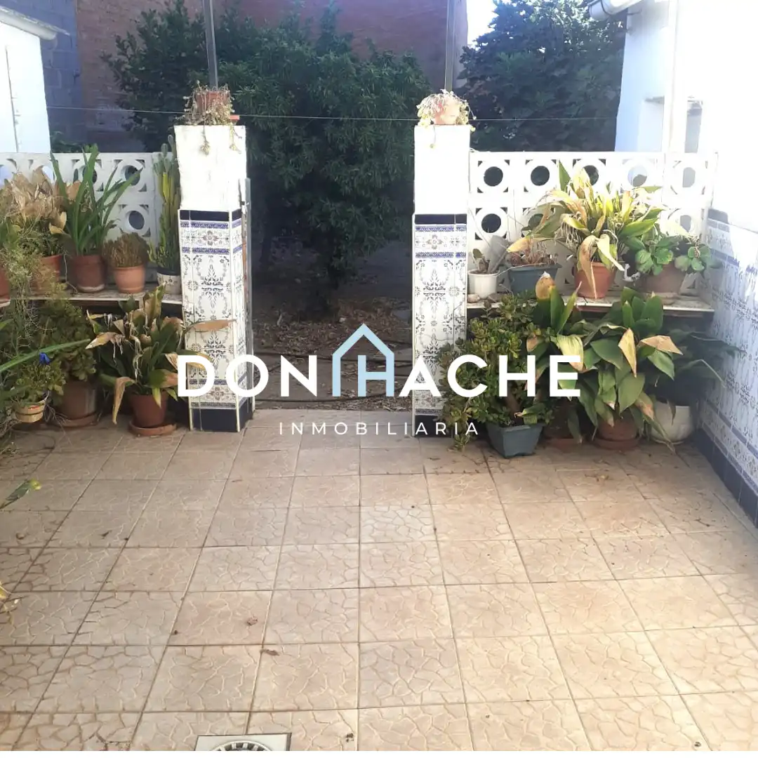 Vista exterior de Casa o chalet en venta en Torremejía con Terraza, Trastero y Balcón
