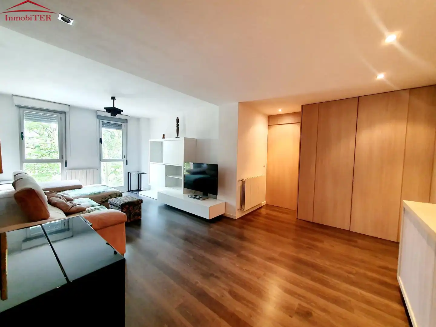 Flat with lift to rent in Ensanche - Fuenfresca