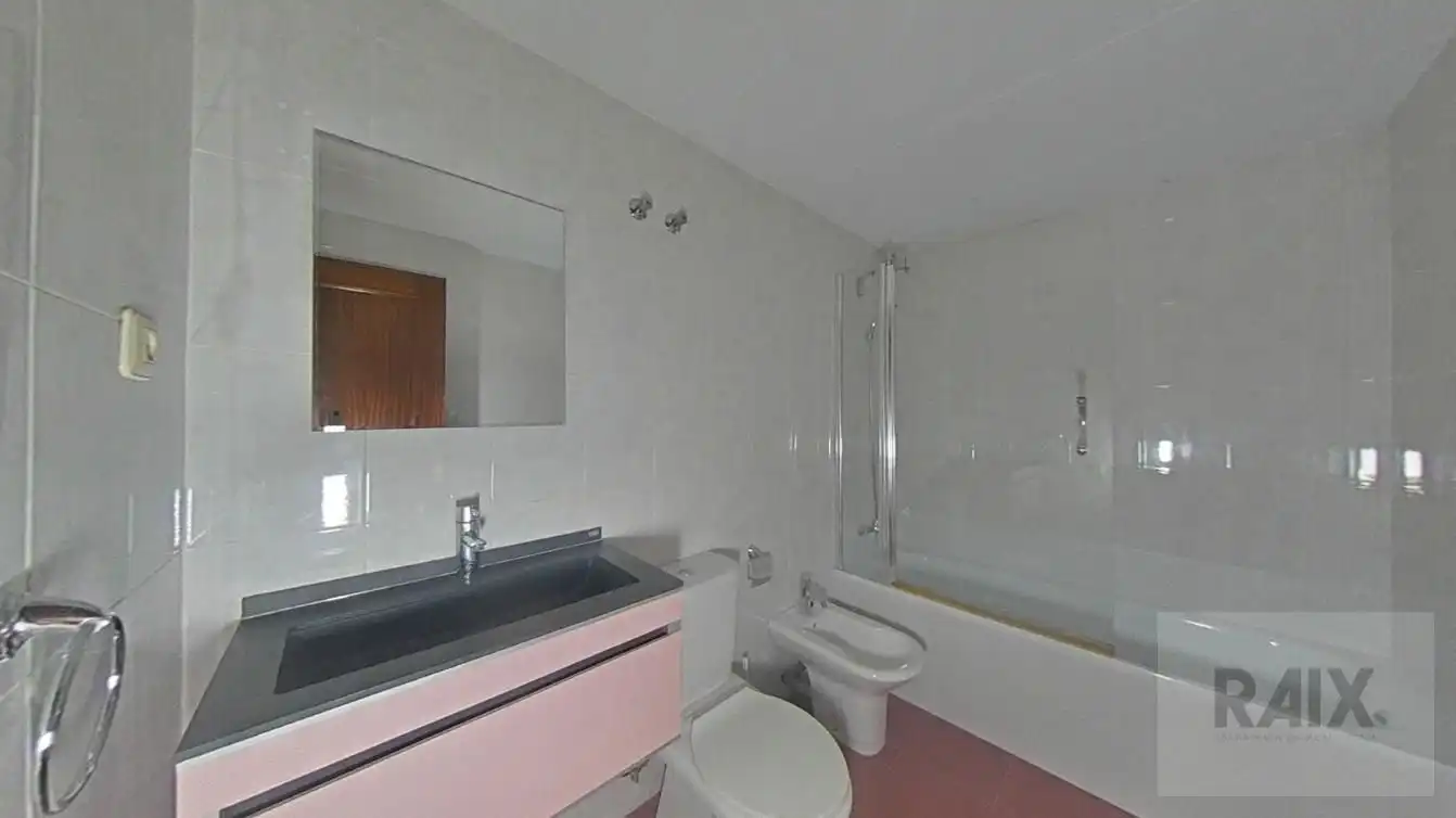 Baño de Piso en venta en Sabadell con Calefacción y Terraza