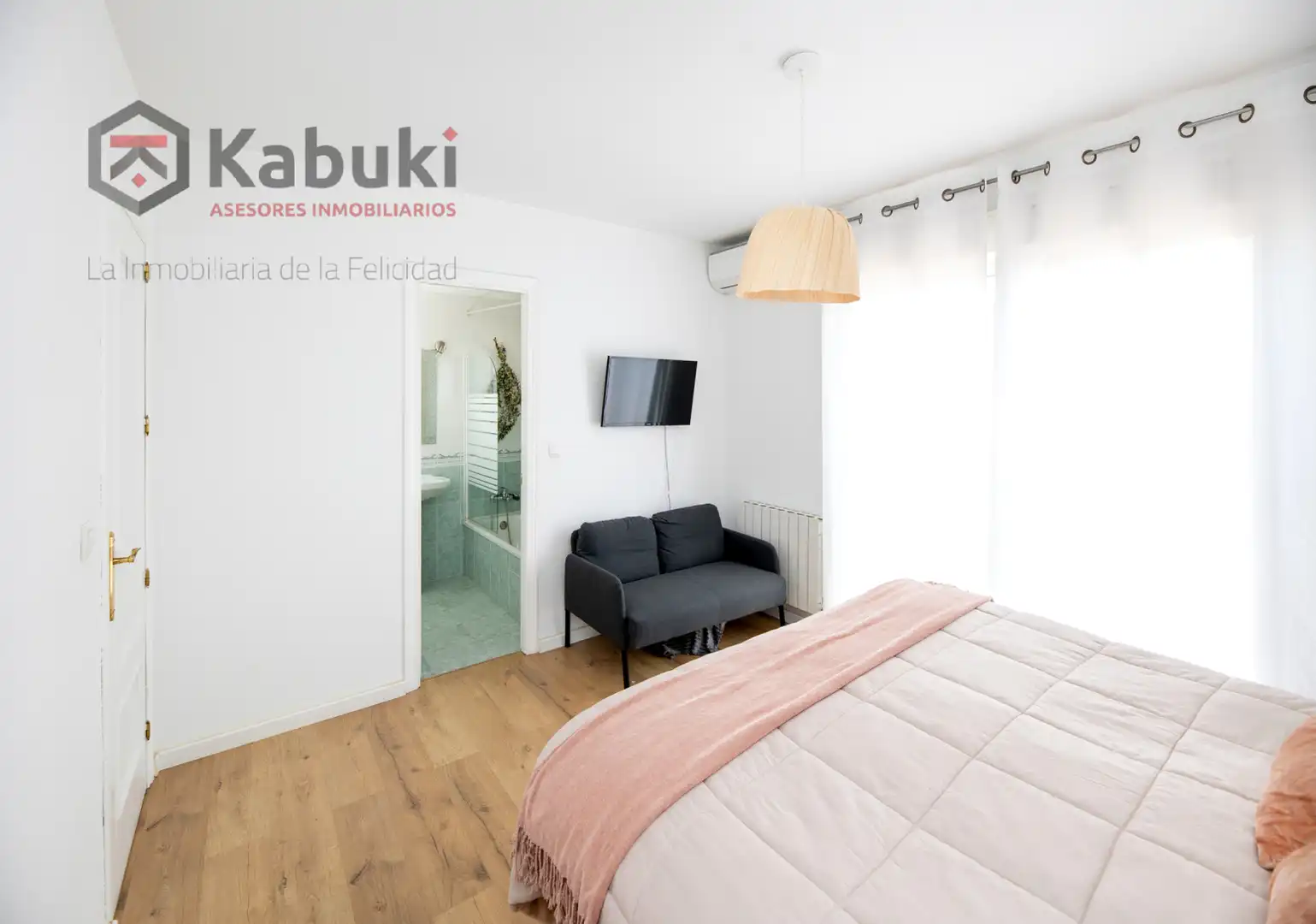 Bedroom of Attic for rent in Granada  with Air Conditioner, Heating and Private garden
