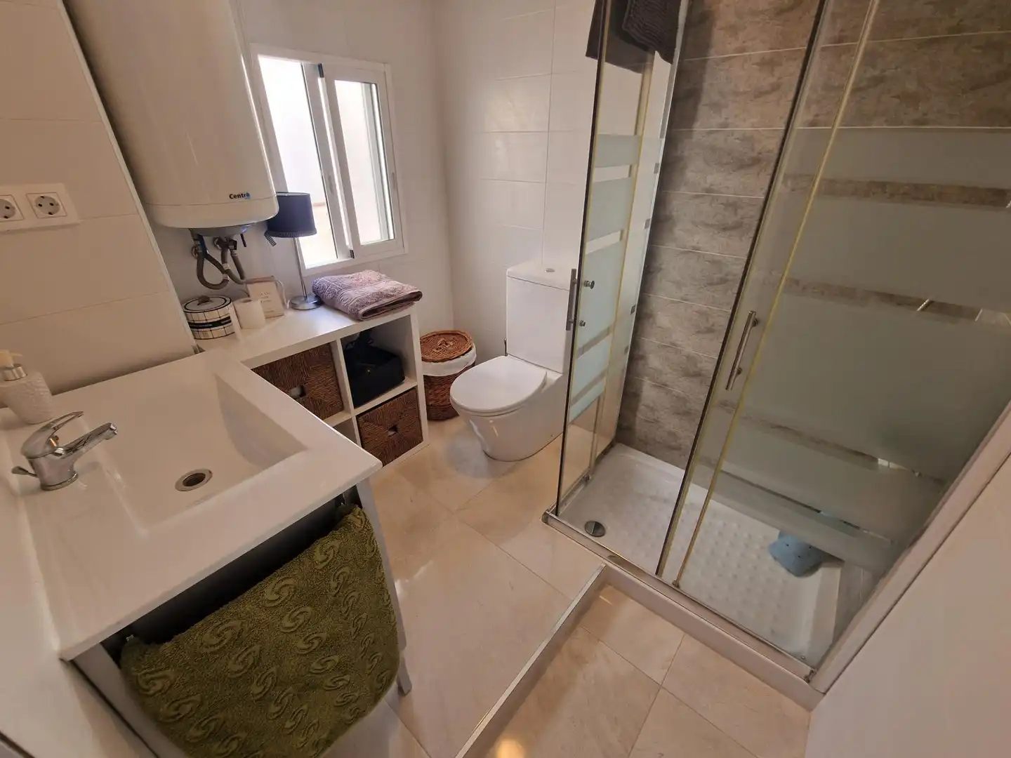 Badezimmer von Dachboden zum Verkauf in Águilas mit Klimaanlage und Möbliert