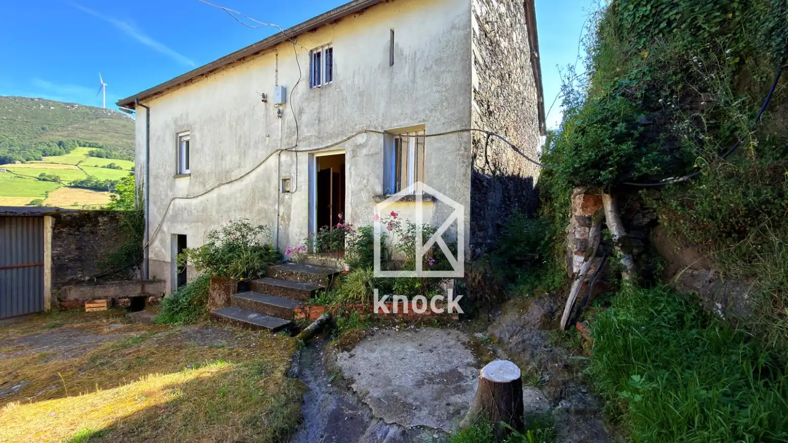 Vista exterior de Casa o xalet en venda en Valdés - Luarca amb Calefacció i Jardí privat