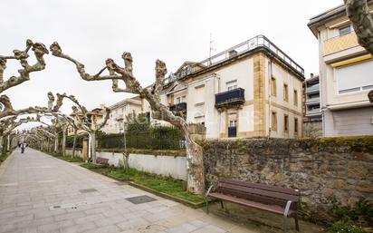Vista exterior de Dúplex en venda en Getxo  amb Aire condicionat, Calefacció i Jardí privat