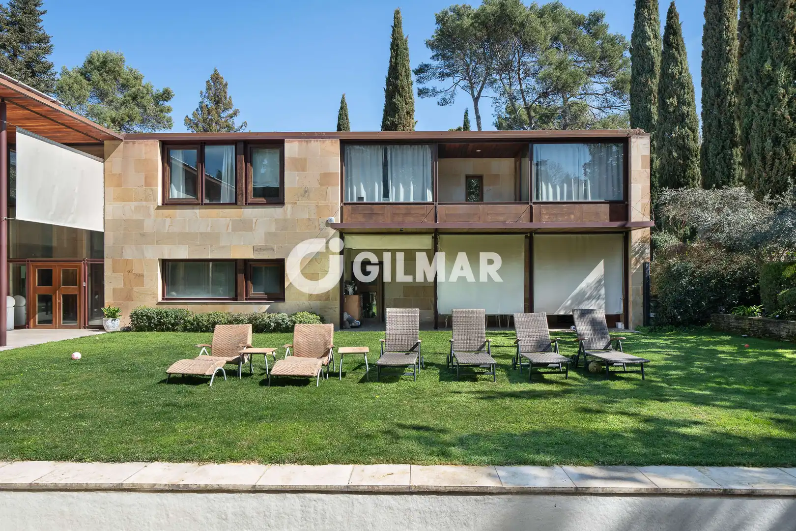 Detached house with pool for sale in Moncloa - Aravaca