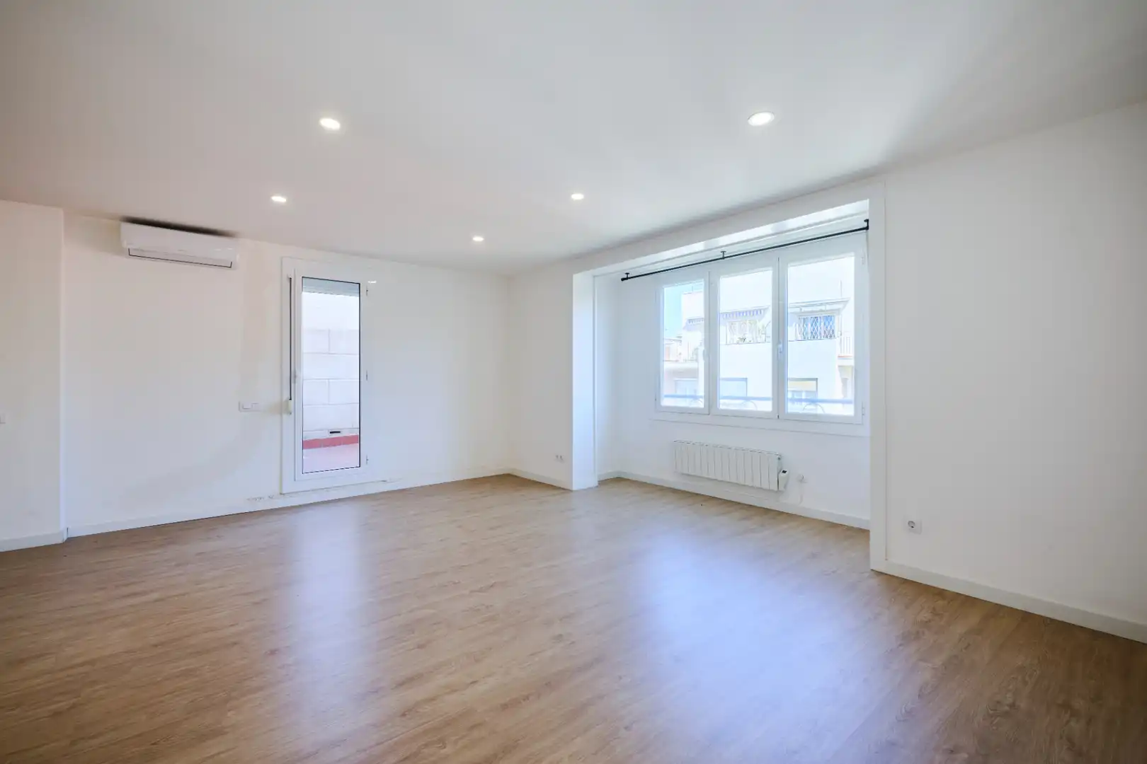 Sala de estar de Piso en venta en Barcelona con Aire acondicionado, Calefacción y Terraza