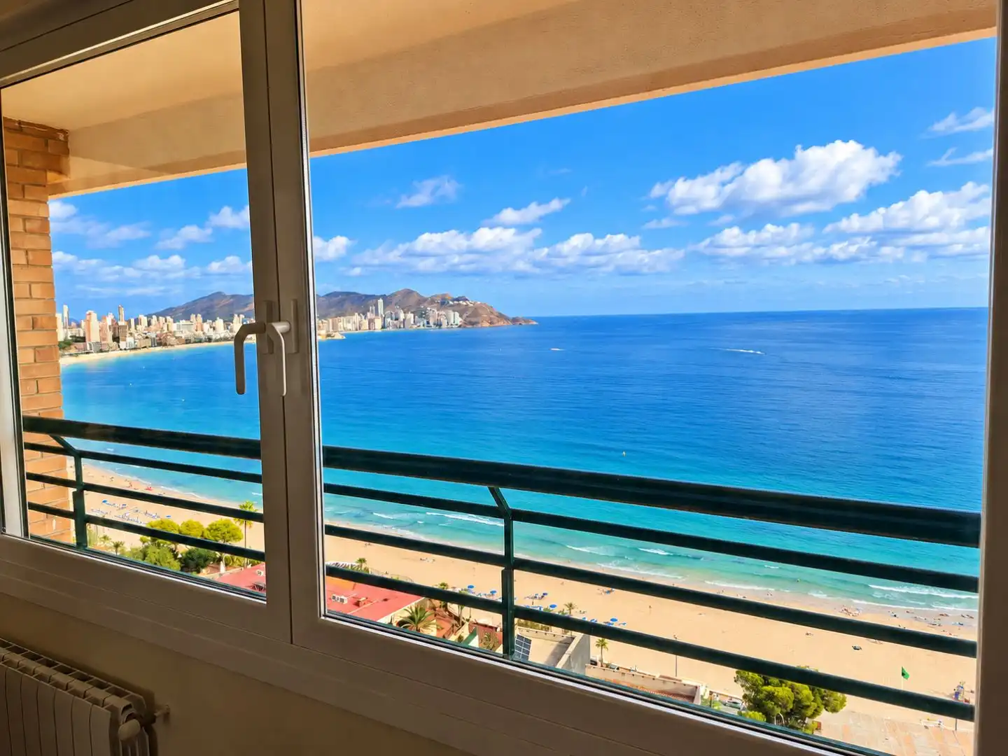 Vista exterior de Apartament en venda en Benidorm amb Aire condicionat i Terrassa