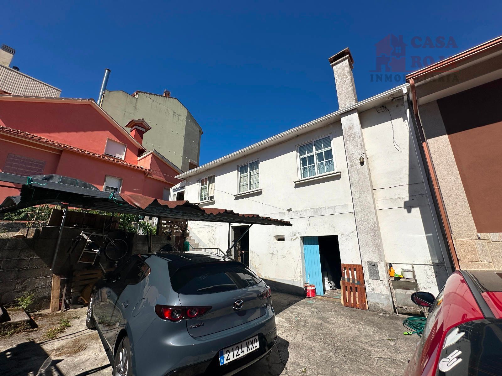 Vista exterior de Casa adosada en venda en Cangas  amb Calefacció i Moblat