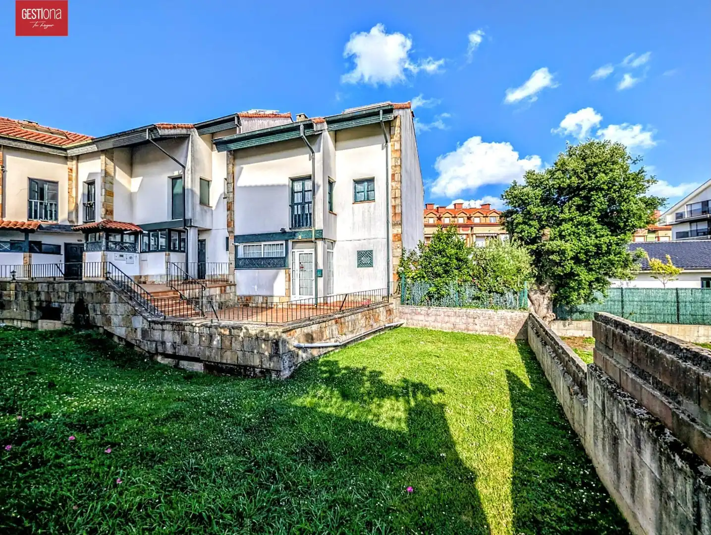 Vista exterior de Casa adosada en venda en Noja amb Calefacció, Jardí privat i Terrassa