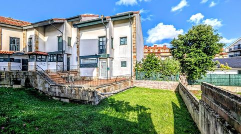 ADOSADO CON MARAVILLOSA ZONA EXTERIOR EN EL CORAZON DE NOJA