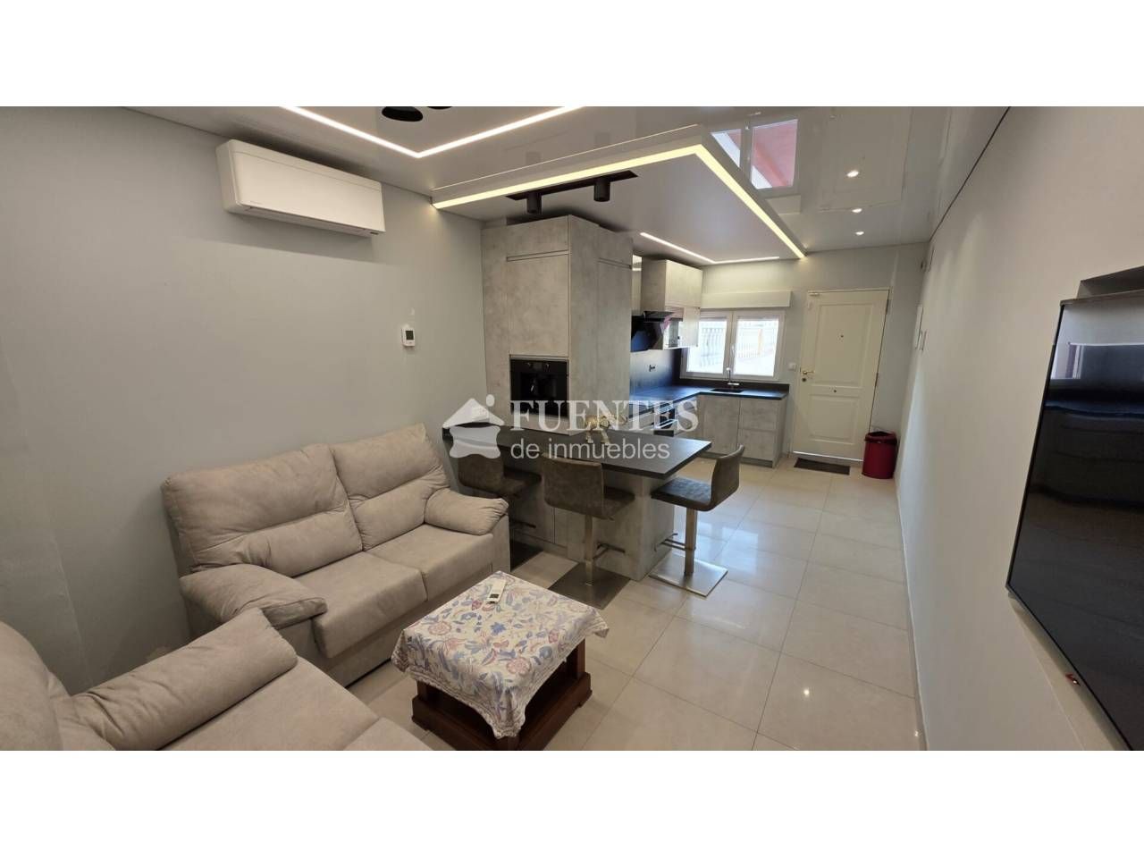 Sala d'estar de Local en venda en Torrevieja amb Aire condicionat