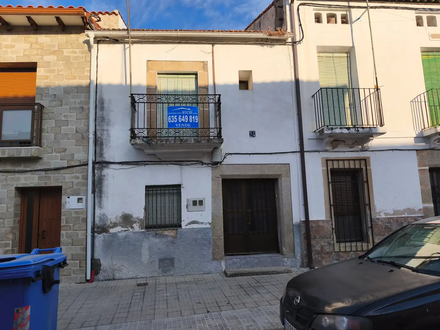 Exterior view of Houses for sale in Zarza la Mayor, Cáceres