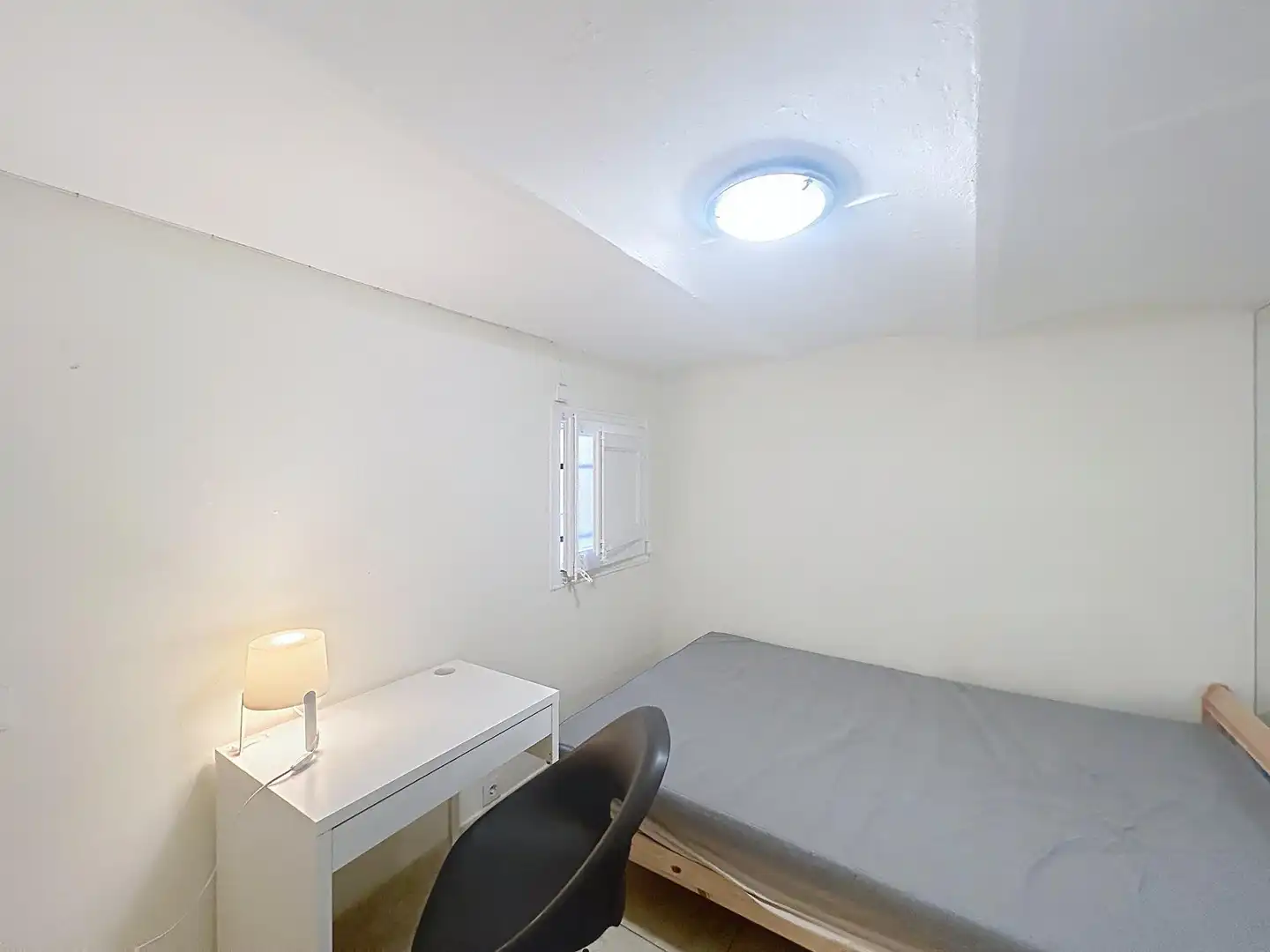 Bedroom of Flat for share in Barcelona  with Terrace and Furnished